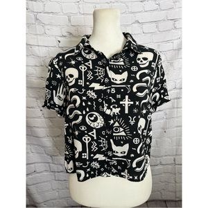 Spencer’s black and white goth cropped short sleeve button up top size medium